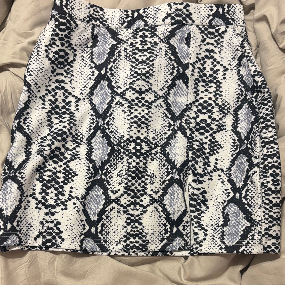 SHEIN Black and White Snake-Print A-Line Skirt